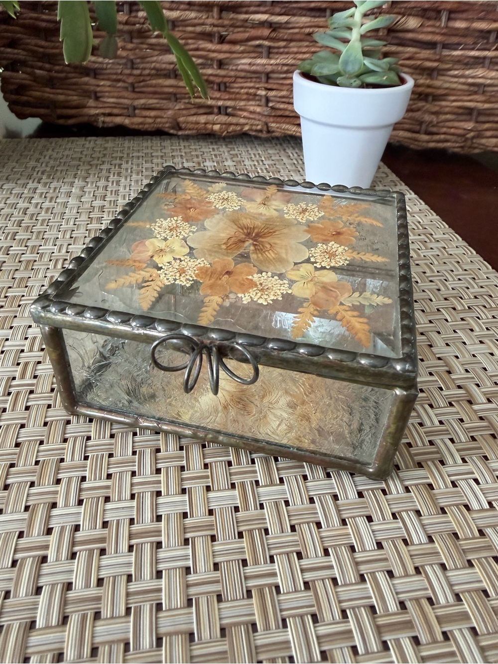 VNTG 80s Pressed Flower Glass Trinket Keepsake Box Cottagecore Brass & Glass